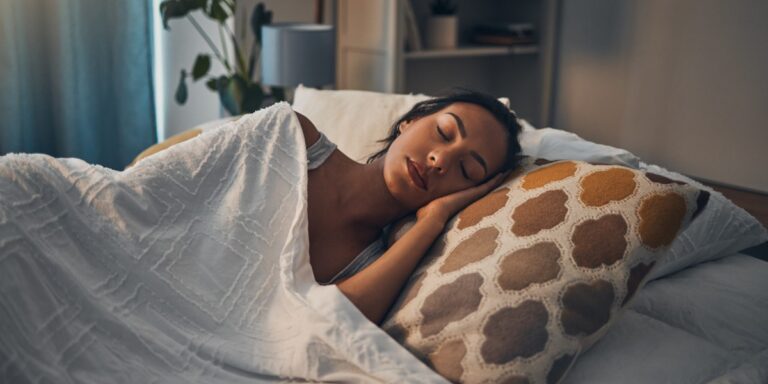 Comment améliorer son sommeil grâce à une ambiance apaisante